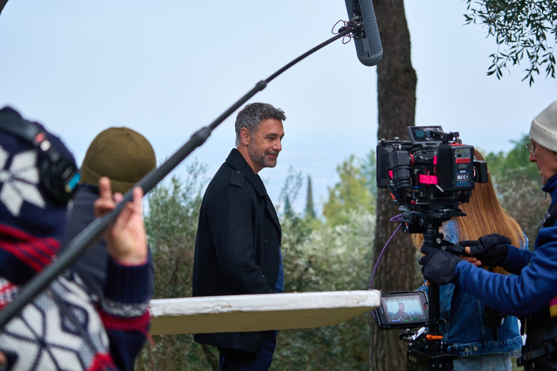 Eriadorfilm — actor on set with boom mic and cinema camera