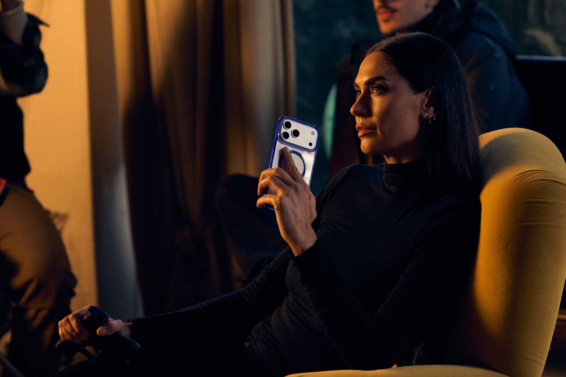 Eriadorfilm — actress in a low-light interior scene